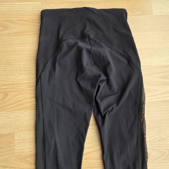 LULULEMON Mesh Panel Legging - Picture 5 of 9